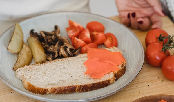 Τρία βασικά λάθη που σε εμποδίζουν να χάσεις κιλά