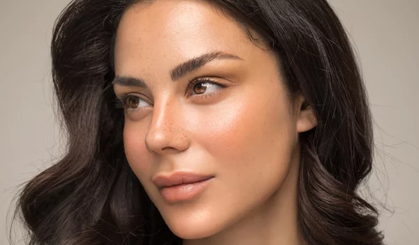 5 συμβουλές για λαμπερό πρόσωπο από την ειδικό