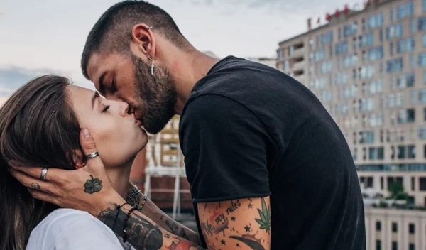 Μπορείς να κολλήσεις σεξουαλικώς μεταδιδόμενα νοσήματα από ένα φιλί;