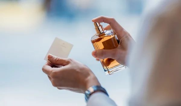 Οι τρόποι για να διαρκεί το άρωμα όλη την ημέρα