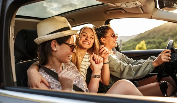 Πόσοι φίλοι μας κάνουν ευτυχισμένους τελικά;