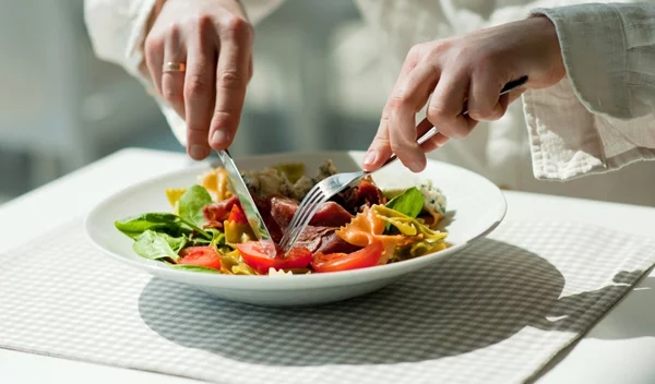 Οι υπερτροφές για γερά οστά, μαλλιά και νύχια (+ ενδεικτικό μενού)