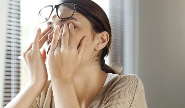 Αυξημένη κορτιζόλη: Συμπτώματα, αιτίες και πότε πρέπει να αντιδράσεις