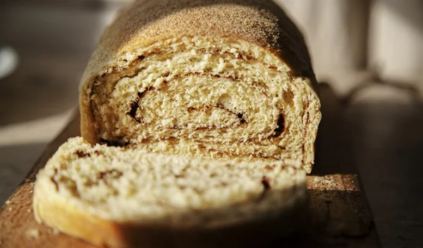 Απίστευτα αφράτο: Γλυκό ψωμί με κανέλα χωρίς ζάχαρη