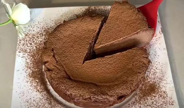 Το πιο viral σοκολατένιο cheesecake με 3 -μόνο- υλικά: Πρέπει οπωσδήποτε να το δοκιμάσεις