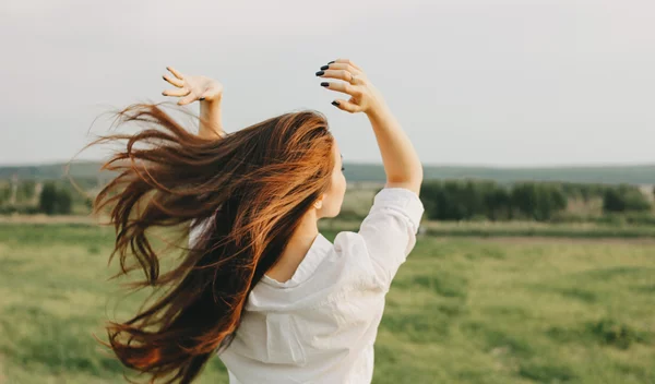 Όλες οι αποχρώσεις που κάνουν τα μαλλιά να δείχνουν πιο υγιή