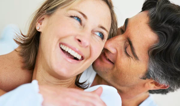 Μπήκα στην εμμηνόπαυση: "Μπορώ να συνεχίσω να απολαμβάνω μια υγιή ερωτική ζωή;"