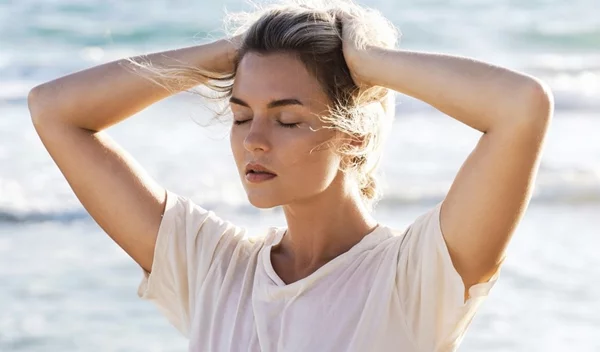 Καλοκαίρι και skincare: Ποιες υφές να προτιμάς στα προϊόντα για βαθιά ενυδάτωση στις υψηλές θερμοκρασίες