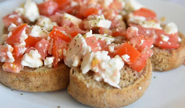 Παξιμάδι, φρυγανιές ή ψωμί; Τι να προτιμήσω αν θέλω να χάσω βάρος;