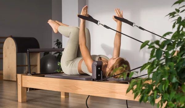 Αξίζει το κόστος το Reformer Pilates; Ανακάλυψε τα οφέλη και τα μειονεκτήματά του