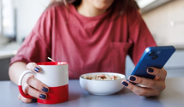 Επικίνδυνα διατροφικά κόλπα του Instagram και του TikTok που δεν πρέπει να πιστέψεις