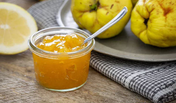 Φτιάξε σπιτική μαρμελάδα κυδώνι με μόλις 3 υλικά - εύκολη και αρωματική