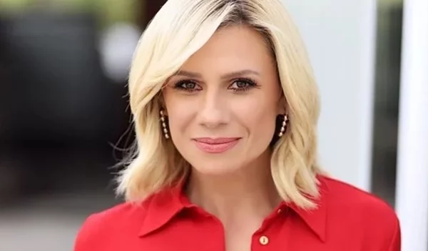 Νεανική επιδερμίδα χωρίς botox: Ο παράδοξος τρόπος που η Κατερίνα Καραβάτου επιλέγει κρέμες προσώπου