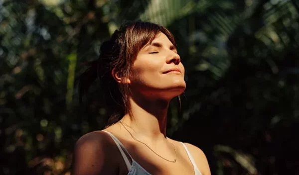 Πώς θα αποκτήσεις ενυδατωμένο δέρμα και λαμπερό πρόσωπο με ένα μόνο προϊόν