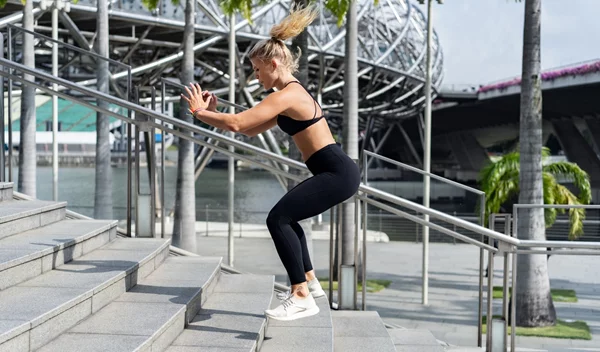 3 ασκήσεις σε σκάλες για να βάλεις ποικιλία στην προπόνησή σου