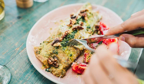 Ποιες τροφές συμβάλλουν στη φυσική παραγωγή κολλαγόνου;