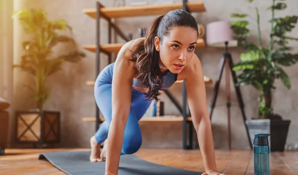 Γρήγοροι και εύκολοι κοιλιακοί στο σπίτι: Χρειάζεσαι μόλις 5 λεπτά και μία πετσέτα