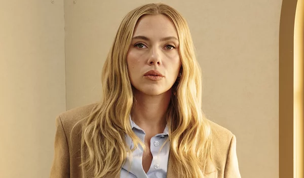 Χτένισμα που ανορθώνει και σμιλεύει το πρόσωπο – κάν΄το όπως η Scarlett Johansson