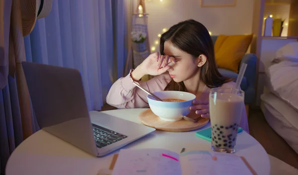 Οι τροφές που καταπολεμούν την κούραση