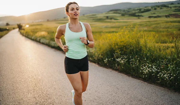 Το διαλειμματικό περπάτημα "καίει" περισσότερο λίπος; Ο απόλυτος οδηγός για να το ξεκινήσεις σωστά
