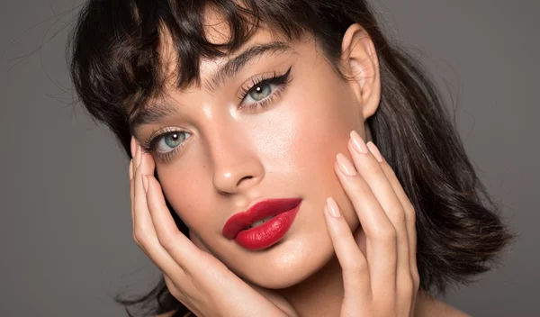 5 eyeliners που "δεν πάνε πουθενά" όσες ώρες και αν περάσουν