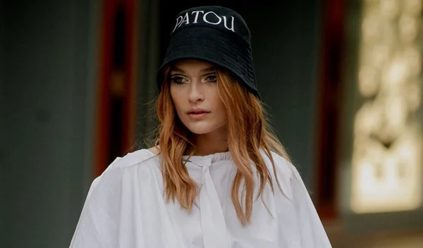 5 ενυδατικά κραγιόν για σαρκώδη χείλη και πλούσιο χρώμα, που λατρεύουν και οι Γαλλίδες