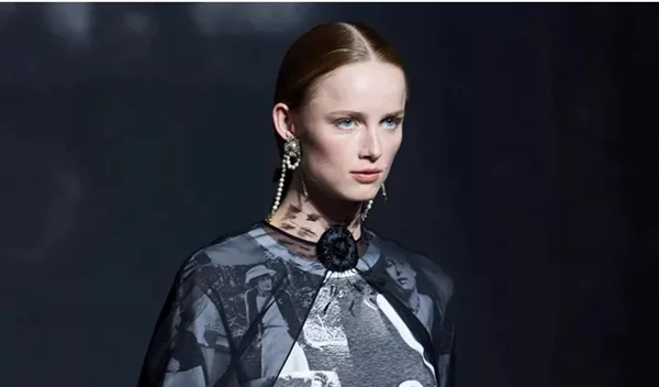 Το κομψό αξεσουάρ μαλλιών που θα κάνει κάθε εμφάνισή σας να δείχνει "ακριβή"