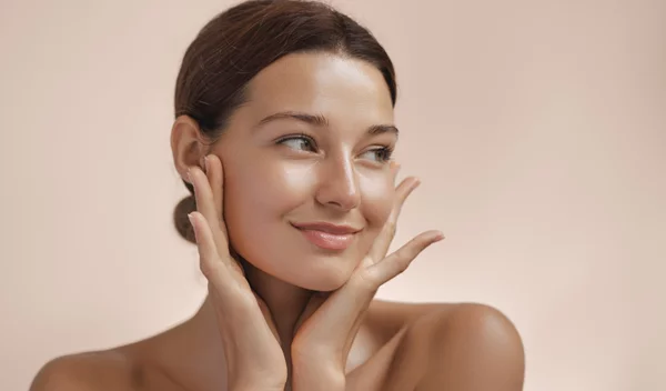 Berry Blush: Η τάση στο μακιγιάζ για το πιο φρέσκο beauty look