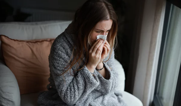 Υποφέρεις από συνάχι; Η γιατρός δείχνει το φυσικό "κόλπο" για φυσική ανακούφιση