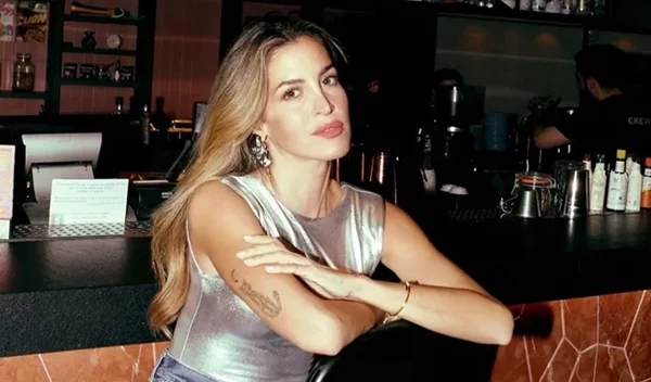 10 Ελληνίδες influencers προτείνουν τα πιο όμορφα γιορτινά μανικιούρ