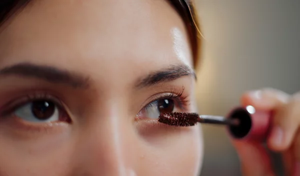 5 mascaras που αξίζει να αγοράσεις για θεϊκές βλεφαρίδες