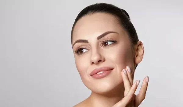 7 οροί που αντιμετωπίζουν τη χαλάρωση στο πρόσωπο