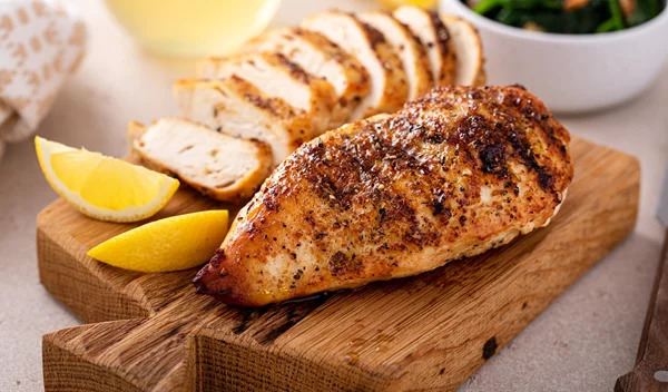 6 τροφές που έχουν περισσότερη πρωτεΐνη από το στήθος κοτόπουλο