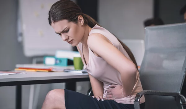 Αέρια στο έντερο: Πώς να σταματήσεις τον πόνο που προκαλείται