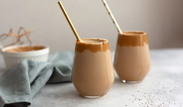 Συνταγή για δροσερό milkshake χωρίς ζάχαρη (με αβοκάντο και κακάο!)