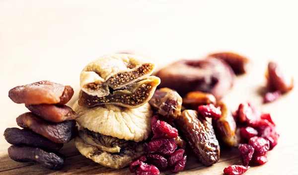 Φρέσκα ή αποξηραμένα φρούτα; Ποια είναι πιο θρεπτικά;