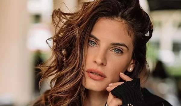 Χριστίνα Μπόμπα: Δοκίμασε το μικρό μυστικό των Γαλλίδων για τέλεια μαλλιά