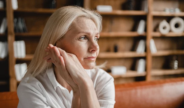 50 & Fabulous: Όσα πρέπει να ξέρεις για την εμμηνόπαυση και οι beauty σύμμαχοί σου