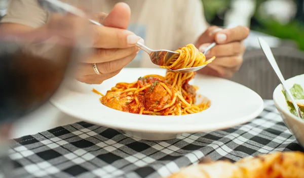 Ζυμαρικά με 60% λιγότερα σάκχαρα: Tο υγιεινό πιάτο του καλοκαιριού χωρίς στερήσεις και χωρίς ενοχές