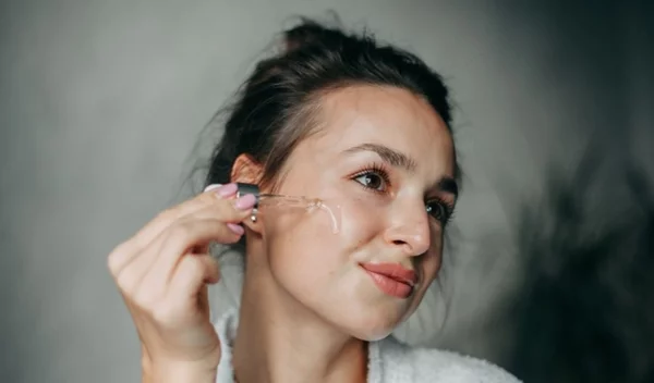 Αυτός είναι ο καλύτερος ορός για καταπολέμηση των καφέ κηλίδων