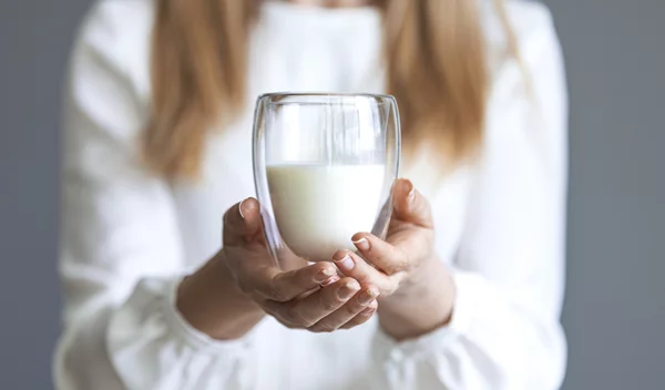 Το "αντιγηραντικό" ρόφημα με προβιοτικά: Τι μπορεί να κάνει στο σώμα και πότε να το αποφύγεις