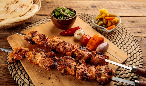 Τσικνοπέμπτη και περιβάλλον: Βιώσιμες πρακτικές για έναν πιο "πράσινο" εορτασμό