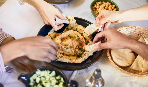 Σπιτικό χούμους: Δεν υπάρχει πιο επίκαιρη εκδοχή από αυτή (με κίτρινη κολοκύθα)