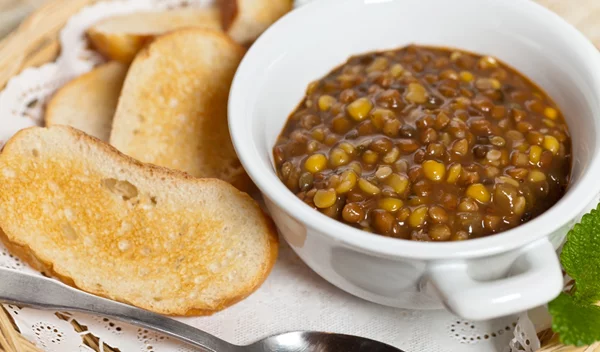 "Προκαλούν πεπτικά προβλήματα" και άλλοι 3 κοινοί μύθοι για τα όσπρια