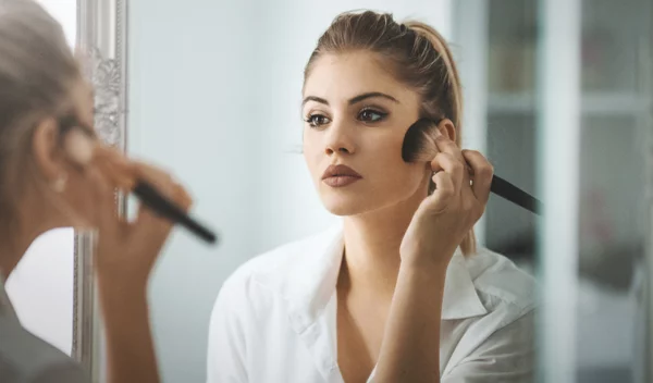 Τέσσερις συμβουλές για σταθερό μακιγιάζ