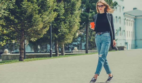 Το οικονομικό τζιν που πρέπει να αποκτήσεις πριν γίνει sold-out