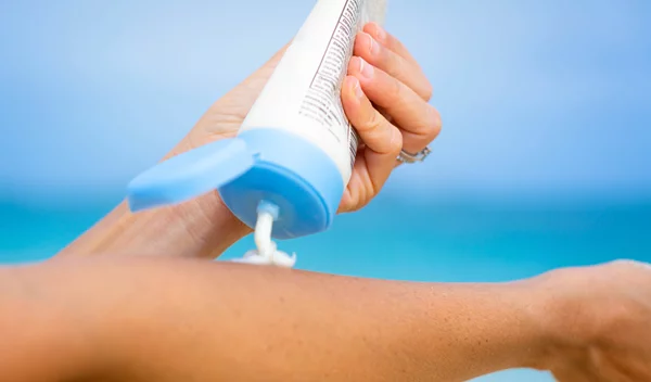 Μπορείς να χρησιμοποιήσεις το περσινό αντηλιακό κι άλλες απορίες για το αντηλιακό σου έχουν απάντηση