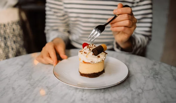 Αποτοξίνωση από τη ζάχαρη: Το πλάνο που θα σε βοηθήσει με τις λιγούρες