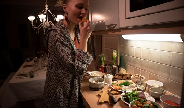 Τρεις (πολύ) συχνοί μύθοι γύρω από το βραδινό γεύμα