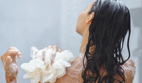 Ποιο είναι το αξεσουάρ που πρέπει να σταματήσεις να χρησιμοποιείς στο μπάνιο;